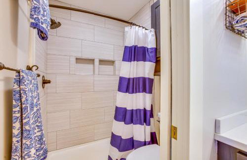 Gorgeous Onekama Condo with Pool and Lake Access! - Foto 14