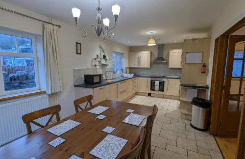 Unbeatable Llanberis Location, Detached with Parking, Snowdon Views. - Photo 9