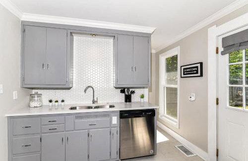 Cheerful 2-Bedroom Cottage in Downtown Noblesville - Foto 18