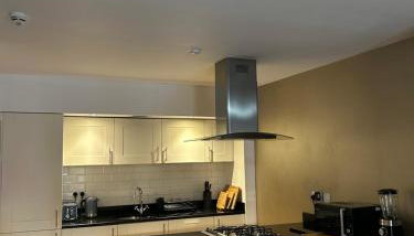 Abbey Church 9 The Nave 2 bedroom Luxury Self catering apartment in Historic Abbey - Foto 2