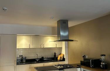 Abbey Church 9 The Nave 2 bedroom Luxury Self catering apartment in Historic Abbey - Foto 2