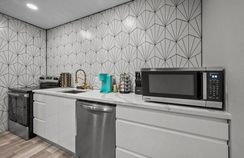 Cozy & Chic Apt King Bed -Free Parking - Foto 11