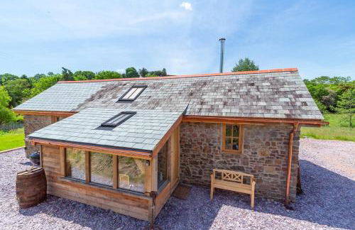 Idyllic countryside cabin with stream and lake - Foto 13