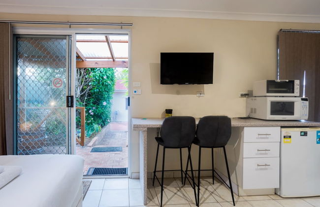 Studio Granny Flat in Melville With Patio - Photo 4