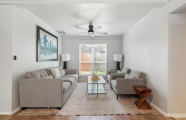 Spacious 8BR Modern Retreat Pool Table RV - Photo 6