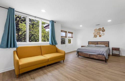 Beach house - 3BR Beach Gem - 30ft to Sand & Walk to Amusement Park - Foto 25