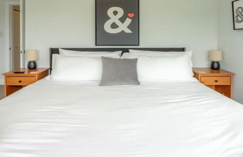 Beautiful Modern 3BR in the Grove ABODEbucks - Photo 45