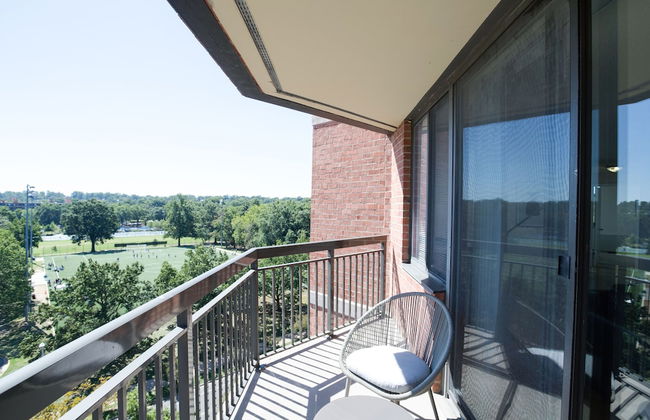 Gorgeous Apt with Rooftop City View - Photo 29