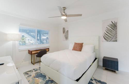 Serene Waterfront 2BR 2BA with Intracoastal Views, Pool, Balcony, Parking - Foto 22