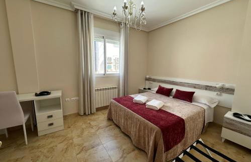 Casa grande de tres plantas con parking gratis - Foto 12