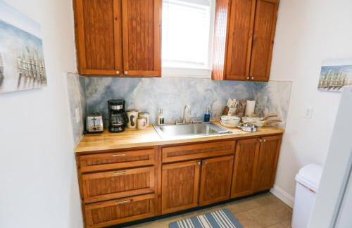 Centrally Located Efficiency One Mile to the Beach! - Foto 5