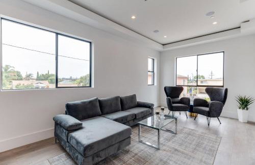 Luxury Modern 4 Bedroom 4 Bathroom Home with Rooftop Deck #4 - Foto 26