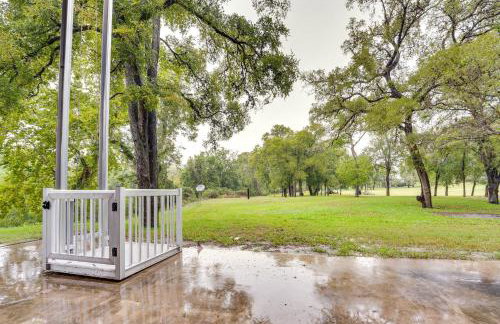 Riverfront Cuero Vacation Home with Spacious Deck! - Foto 25