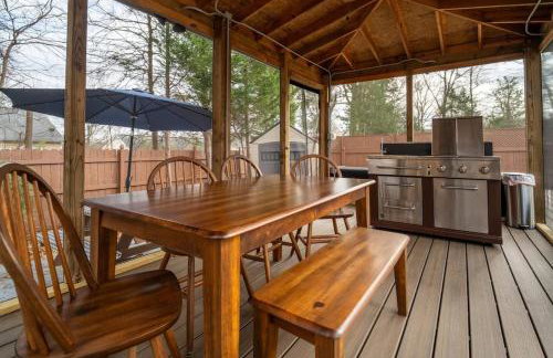 Tropical Oasis with Tiki Bar, Firepit, Seasonal Pool - Foto 14