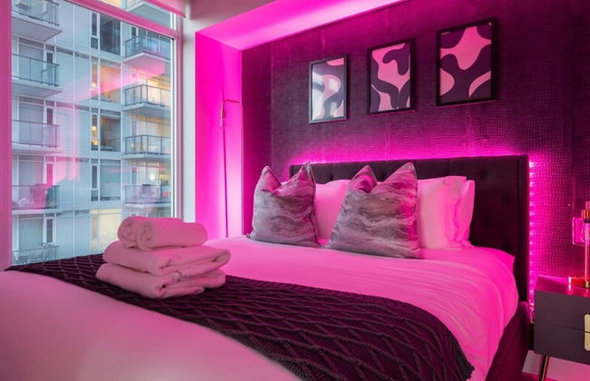 DT Upscale Corner Unit Tower Views Free Parking - Photo 2