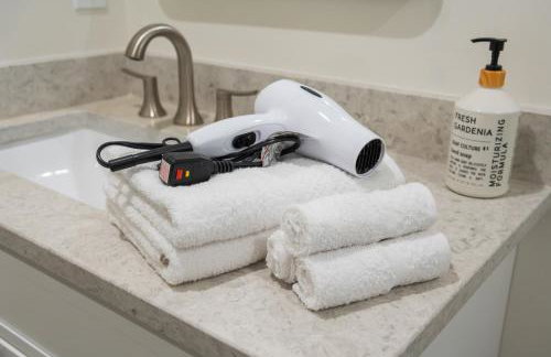 Entire Private Home with 3 Bedrooms 2 Bathrooms, with Garage, Gated Yard, King Bed House, Available Now - Foto 46