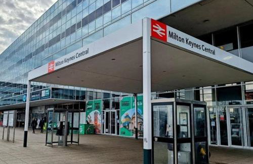 MK CITY CENTRE, THE DIAMOND SUITE, FREE Parking Space, PREMIUM SPACIOUS Apartment with FOOSBALL TABLE - Foto 43