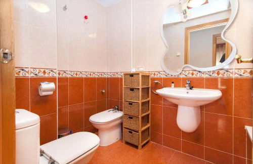 Apartamento de 4 dormitorios muy céntrico en San Juan Pueblo a tan sólo 2,5 km de la playa de San Juan y Muchavista - Foto 8