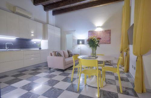 Right House - Characteristic Marina District - Photo 35