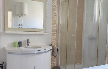 Charmy Apartments with Pool - Foto 9
