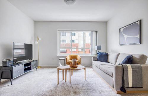 Downtown Bellevue 2BR w WD Storage nr Shops SEA-318 - Foto 1