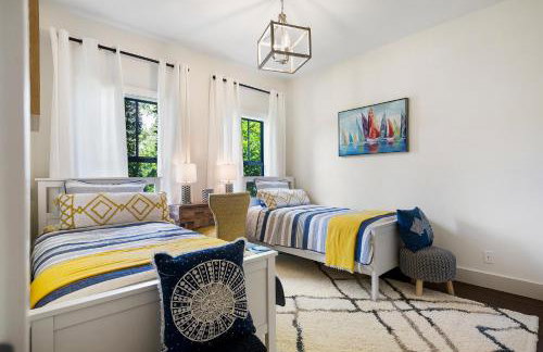 Elegant 4BR Home Guest House Private Yard - Foto 13