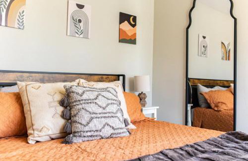 1mi to ND, King Beds, Easy Parking, Pet Friendly, Huge Fenced Yard for Games - Foto 41