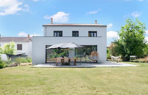 Villa à Castres, Maison 10 personnes avec piscine privée, jardin et 5 chambres - Photo 13