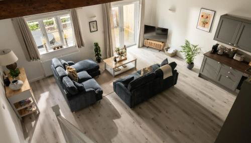 Goodwood - Modern Stay in Cotswolds with Hot Tub - Foto 3