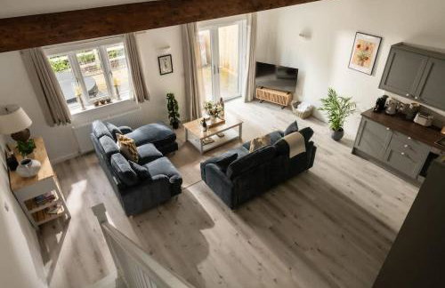 Goodwood - Modern Stay in Cotswolds with Hot Tub - Foto 3