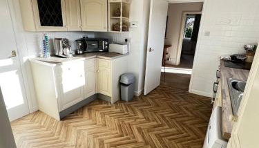 Big Group Bungalow, Sleeps 9, Perfect for Families - Foto 4