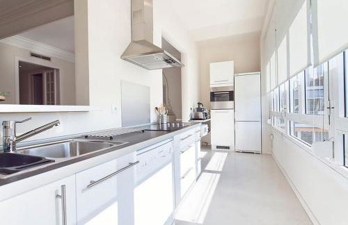 Central and Spacious Family Apartment - Foto 6