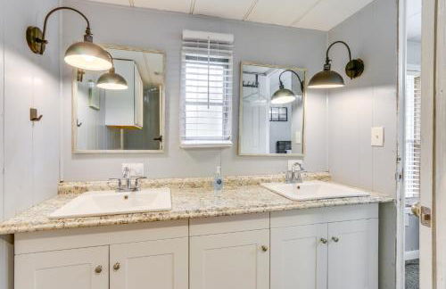 1 Mi to Sands Beach Walkable Island Home with Yard! - Photo 18