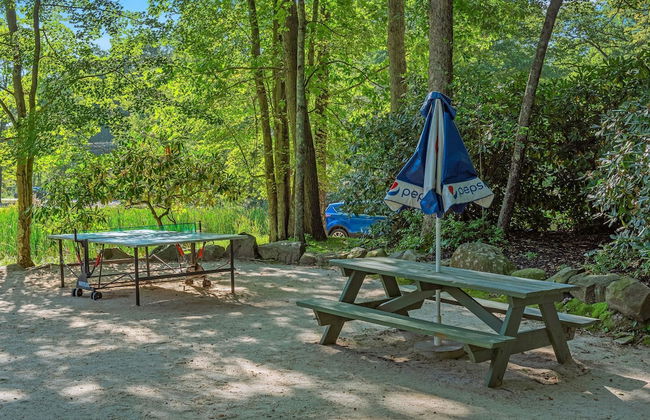 Highland Hideaway by Avantstay Group Poconos Retreat w Patio Game Room - Foto 58