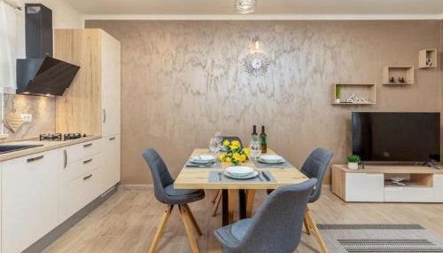 Stylish villa with swimming pool and garden - Foto 3