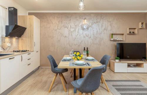 Stylish villa with swimming pool and garden - Foto 3