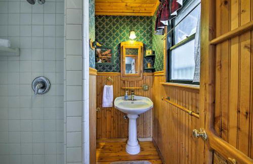 Walk to Lake Cabin with Deck and Views in Fawnskin - Foto 10