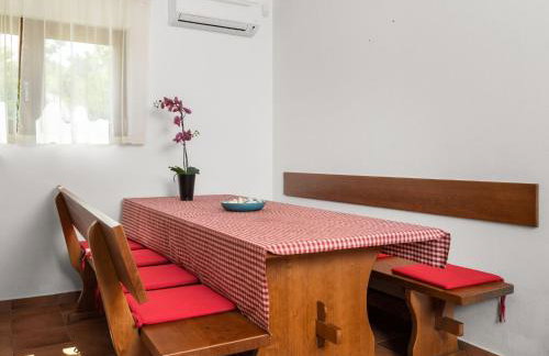 Holiday Home Mla i - Three Bedroom Holiday Home with Pool - Photo 11