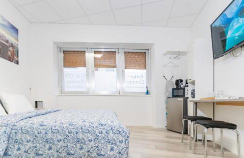 Private room #3 with Queen size, ground floor, AC, 2min to RAB - Foto 12