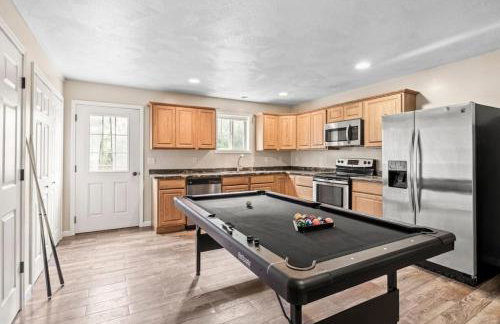 Hot Tub! LRG Home! Sleeps 16!Near Ithaca! Dogs OK - Foto 4