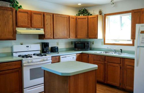 Lakefront Cabin Rental with a Paddle Boat near Wisconsin Dells, Wisconsin - Foto 6