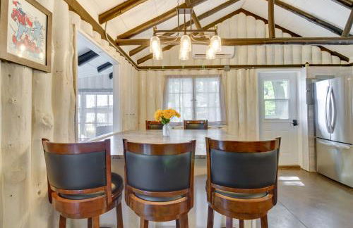 Lakefront Motley Cabin with Private Deck and Dock! - Foto 8