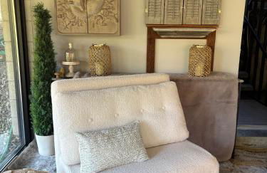 Swanky Mid-Modern Century-5 Decks-90 inch 4K Screen - Foto 55