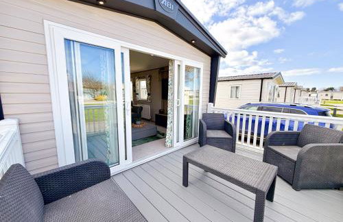 The Retreat - An Luxurious Caravan in Towyn, Wales - Photo 14