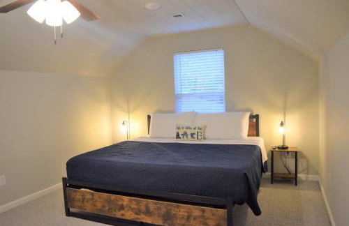 Gathering Place Big, with Dock, Fiber, and Tankless WH - Foto 23