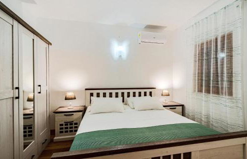 1 Bedroom Stunning Apartment In Kneze - Photo 6