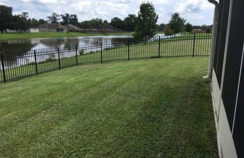 4BR 2BA Family Home On a Lake - Foto 8