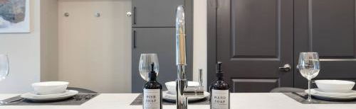 Modern Unit w/ Gym | 2BD 2BA Roommate Style plan - Foto 1