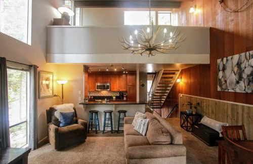 Woodsy retreat near Northstar & lake - Foto 1