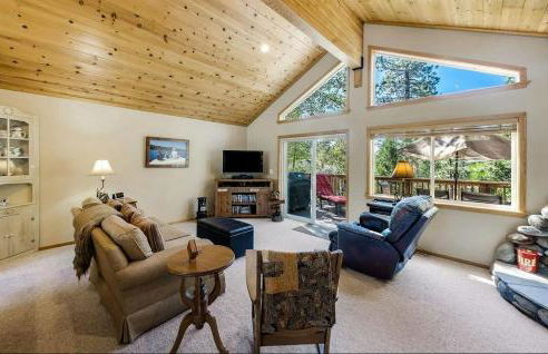 New Listing! Woodland Heights at Tahoe Park- Pet Friendly - Private Beach - Foto 1